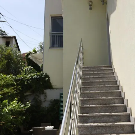 Apartman Salona *