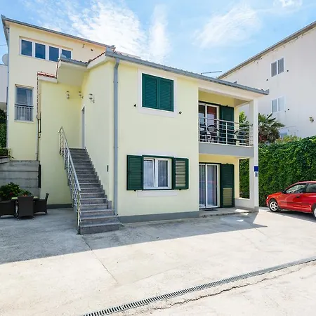Apartman Salona