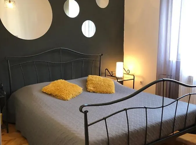 Salona Apartment *