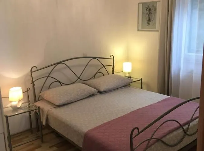 Salona Apartment *